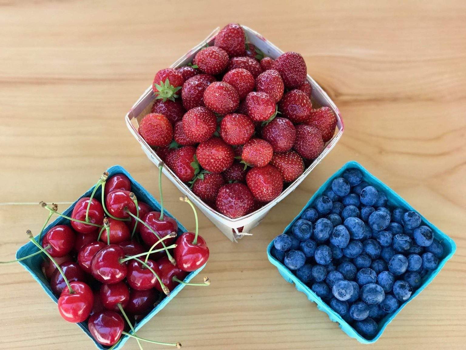 Lowell MA Area Farm Stand Fresh Fruits and Vegetables Parlee Farms